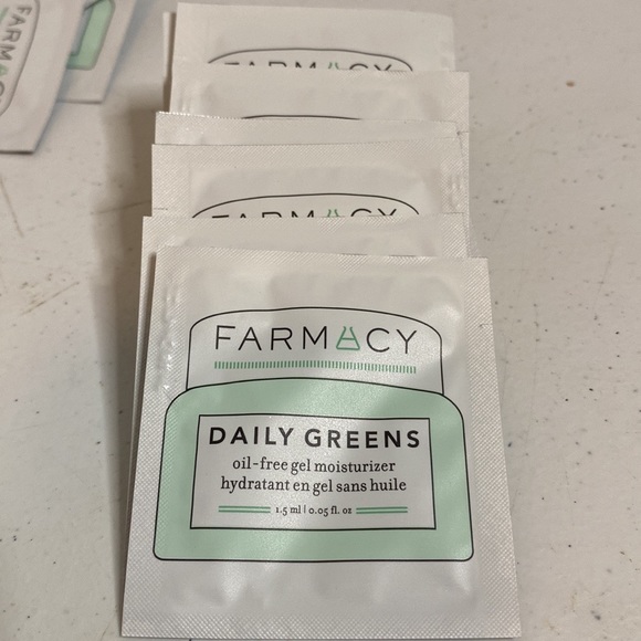 🔥 15 SAMPLES FARMACY DAILY GREENS GEL MOISTURIZER🔥 - Picture 3 of 4